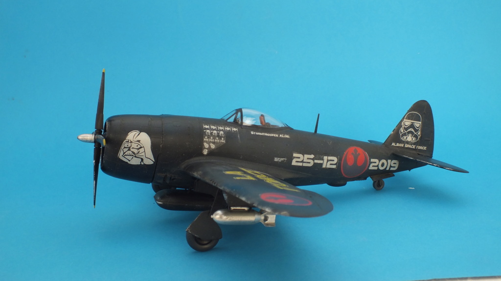 [TAMIYA] REPUBLIC P-47D THUNDERBOLT "Star wars" Réf 61090 Dscf4629