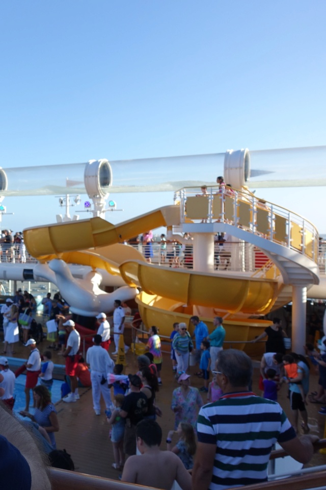 Sailing away party, Golden Mickeys Show y cena en el Enchanted Garden - CRUCERO DISNEY CRUISE LINE POR BAHAMAS: Casimaris en el Mar, Disney Dream (6)
