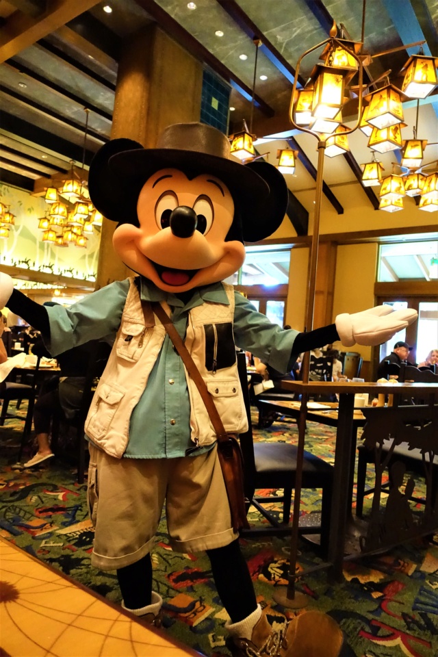 Storytellers Cafe: Mickey’s Tales of Adventure Breakfast Buffet, Grand Californian Hotel Dsc05433