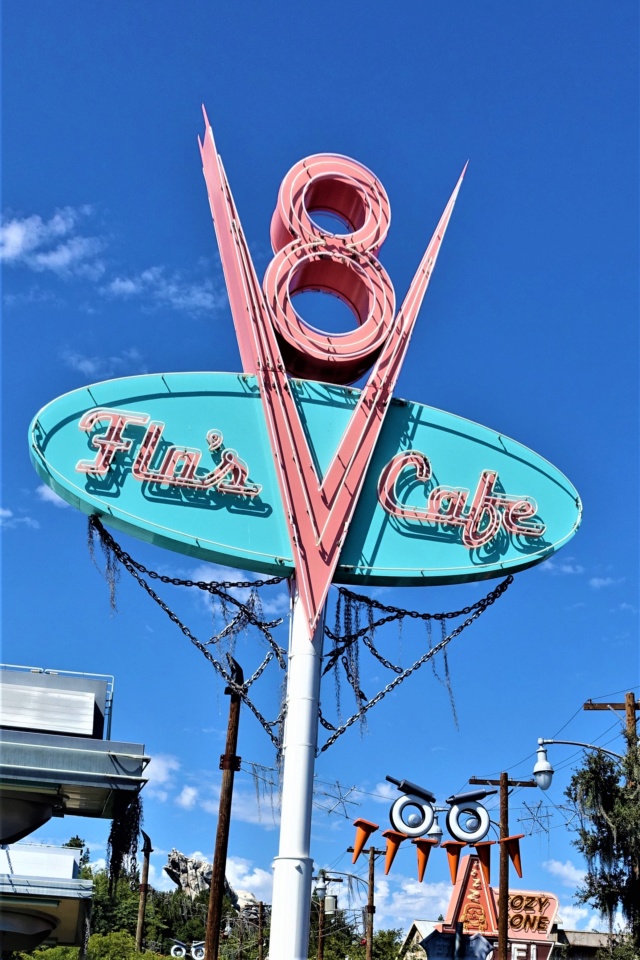 Flo's V8 Cafe, Disney California Adventure Dsc05510