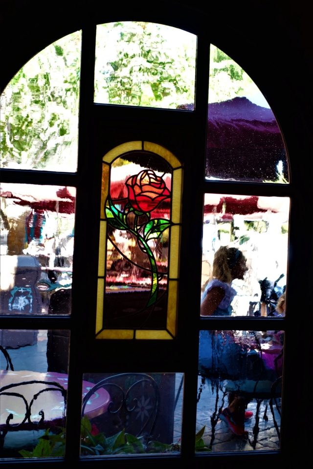 Red Rose Taverne, Disneyland Park Dsc05714
