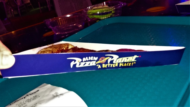 Alien Pizza Planet, Disneyland Park Dsc_9010