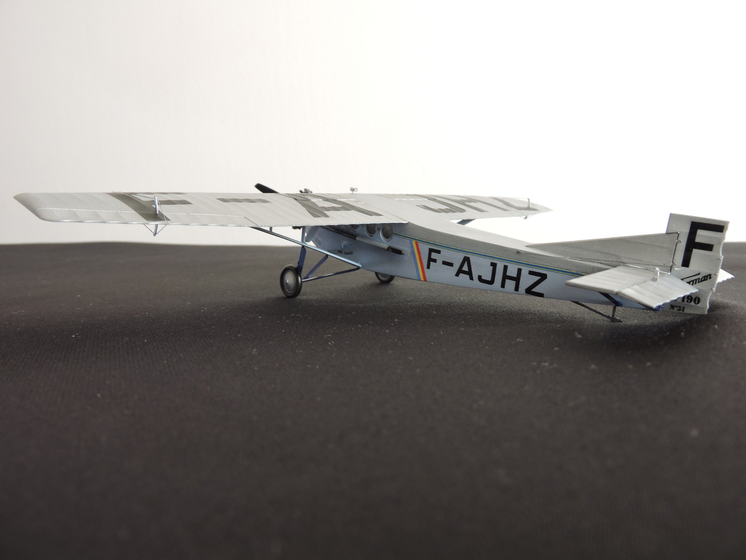 [Concours l'ÂGE D'OR] Farman F.190 F-AJHZ Air Service -SBS - 1/72 - Page 5 Dscn8322