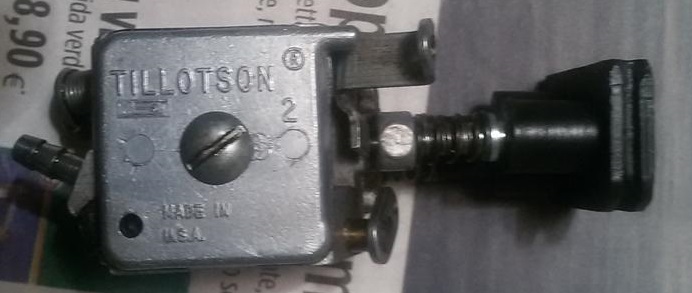 Che modello di carburatore Tillotson è? K800_210