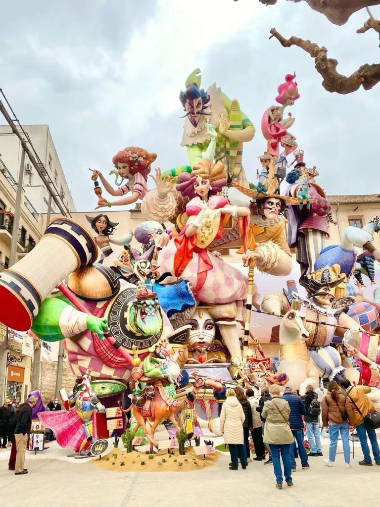 Los pueblos y ciudades más bonitos de España - Página 4 Fallas11