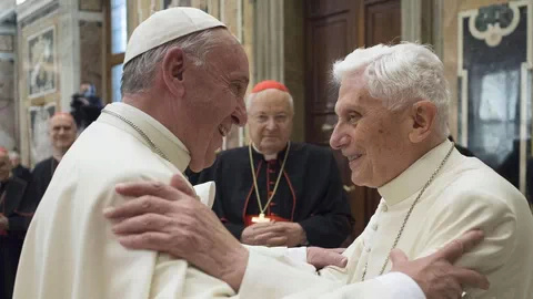 Benedicto XVI se muere... J15e0010