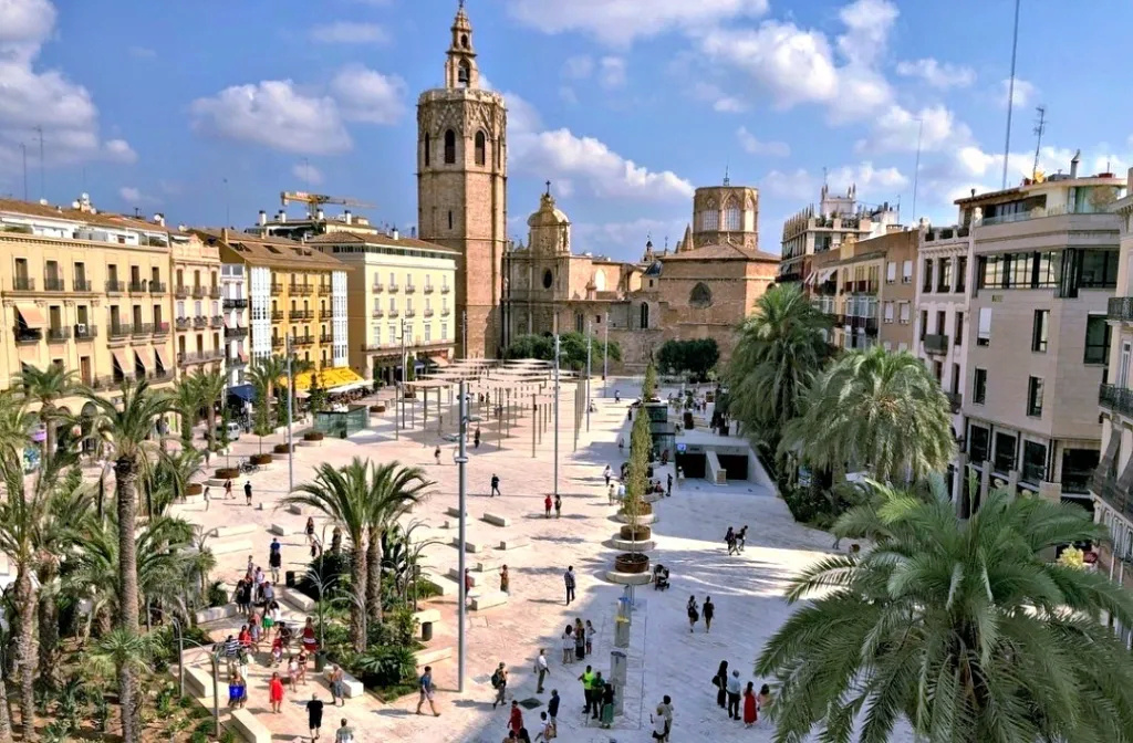 Los pueblos y ciudades más bonitos de España - Página 4 Plaza-19