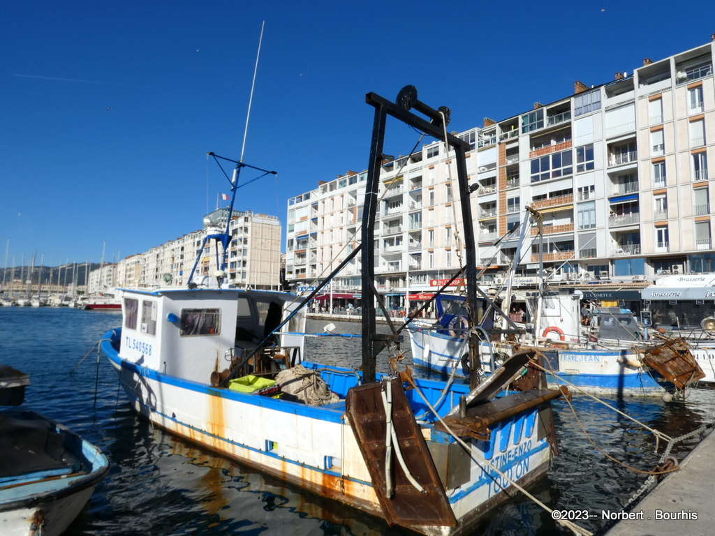 [Vie des ports] Quelques bateaux de pêche (sur nos côtes Françaises) - Page 21 P1310918