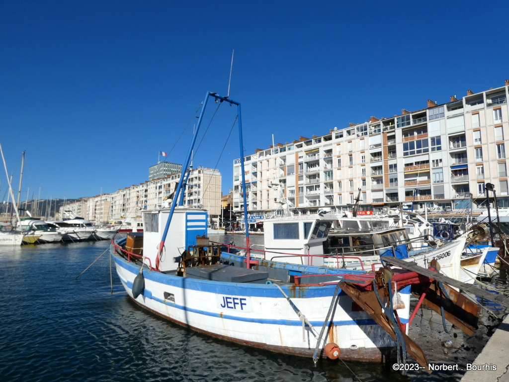 [Vie des ports] Quelques bateaux de pêche (sur nos côtes Françaises) - Page 21 P1320019