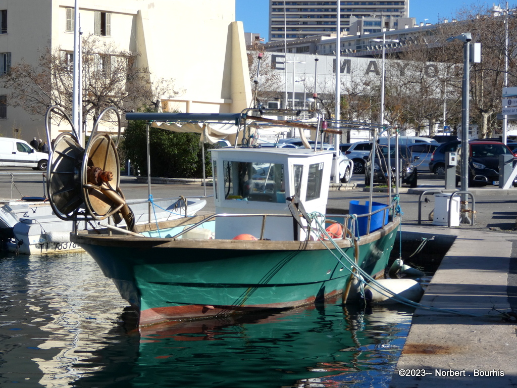 [Vie des ports] Quelques bateaux de pêche (sur nos côtes Françaises) - Page 21 P1320025
