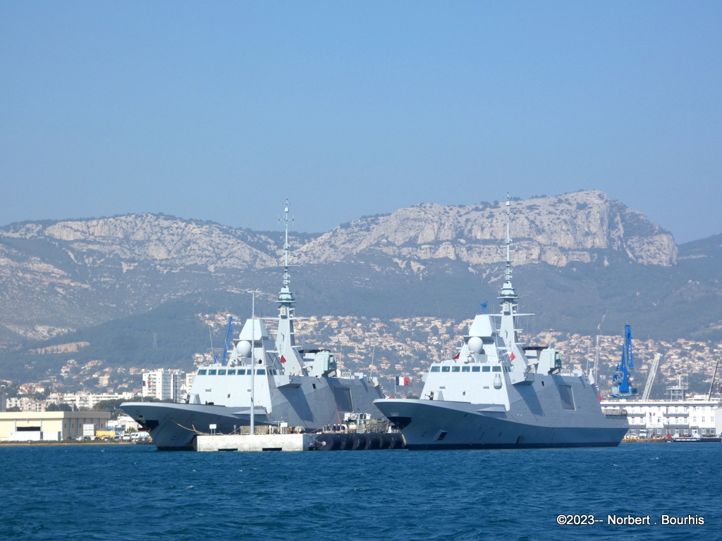 [Les ports militaires de métropole] Port de Toulon - TOME 2 - Page 12 P1330746