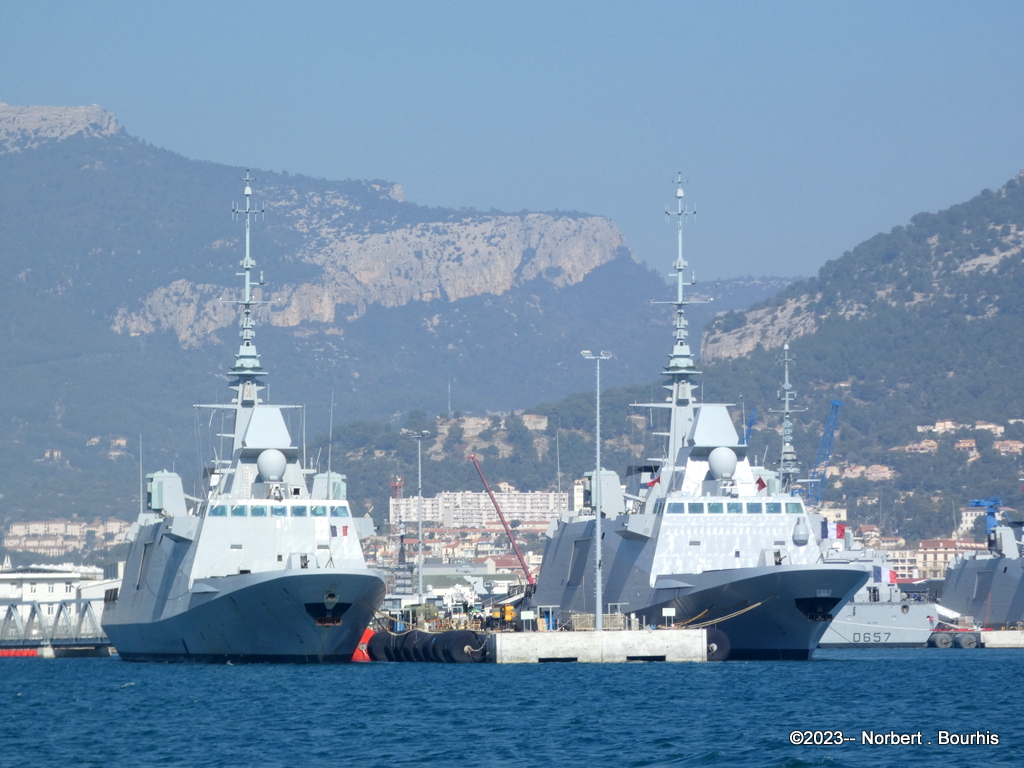 [Les ports militaires de métropole] Port de Toulon - TOME 2 - Page 12 P1330749