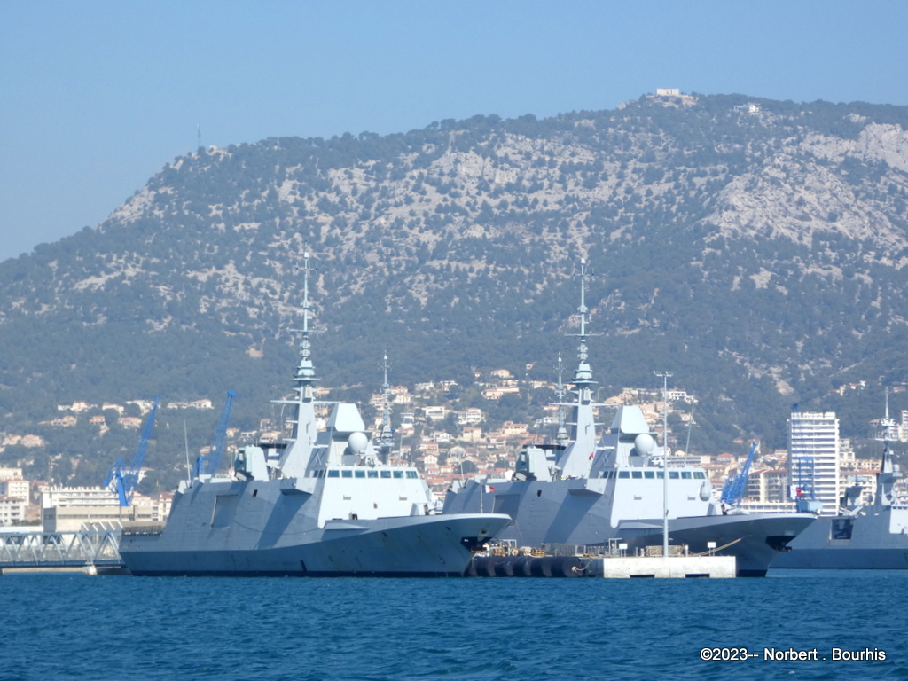 [Les ports militaires de métropole] Port de Toulon - TOME 2 - Page 12 P1330750