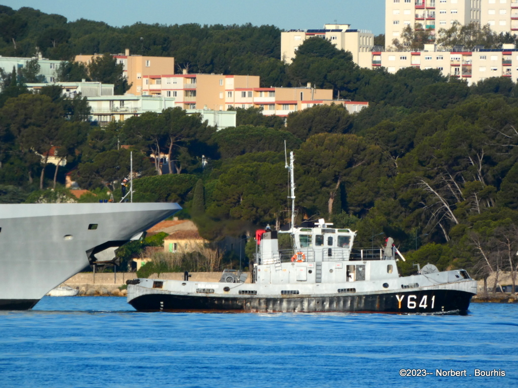 [Les ports militaires de métropole] Port de Toulon - TOME 2 - Page 13 P1360030