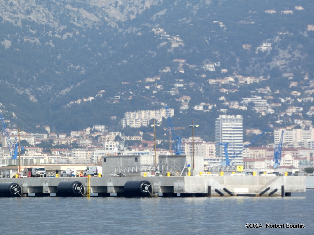 [Les ports militaires de métropole] Port de Toulon - TOME 2 - Page 14 P1500527