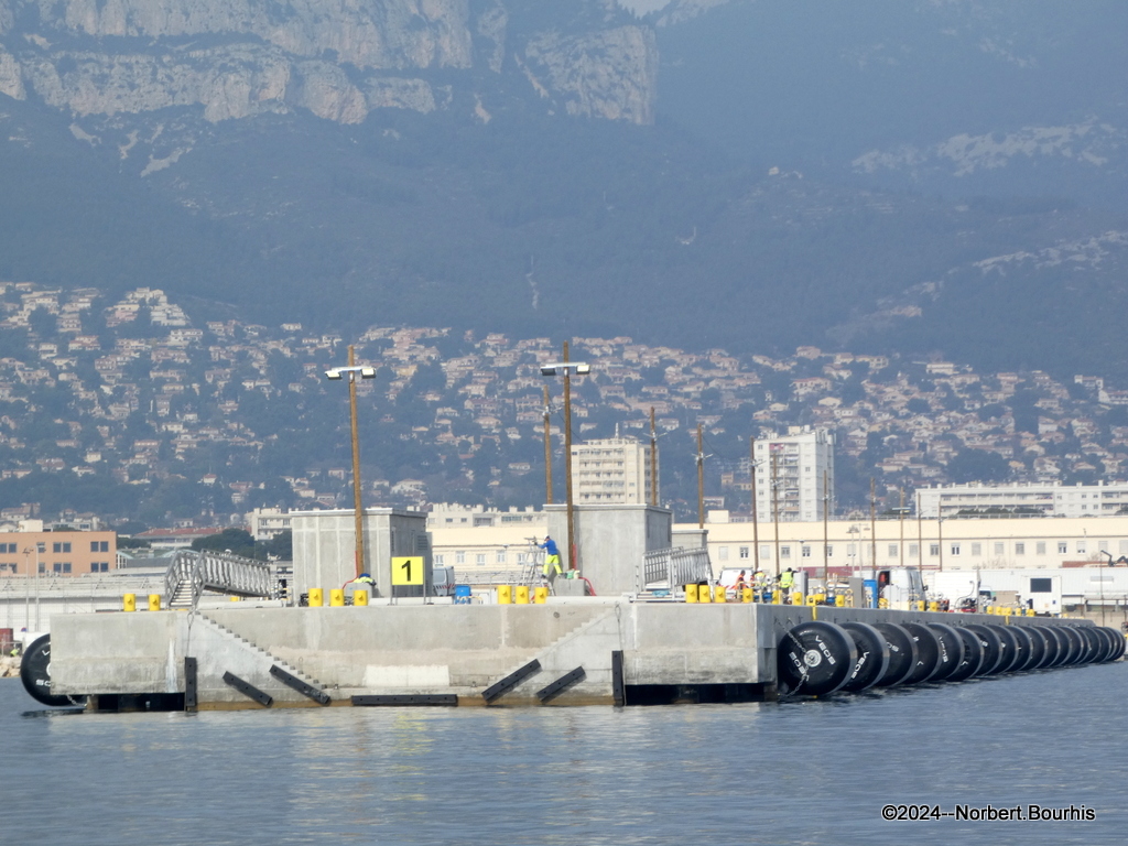 [Les ports militaires de métropole] Port de Toulon - TOME 2 - Page 14 P1500529