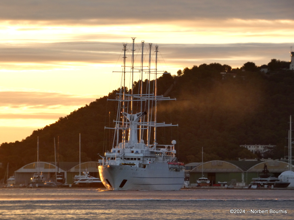 [Vie des ports] PORT DE TOULON - VOLUME 004 - Page 35 P1570125