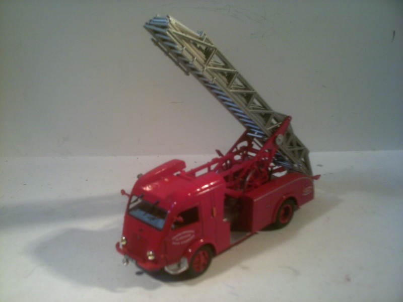 Les camions et véhicules des sapeur-pompiers au 1/43 par Hachette  Dscf0029