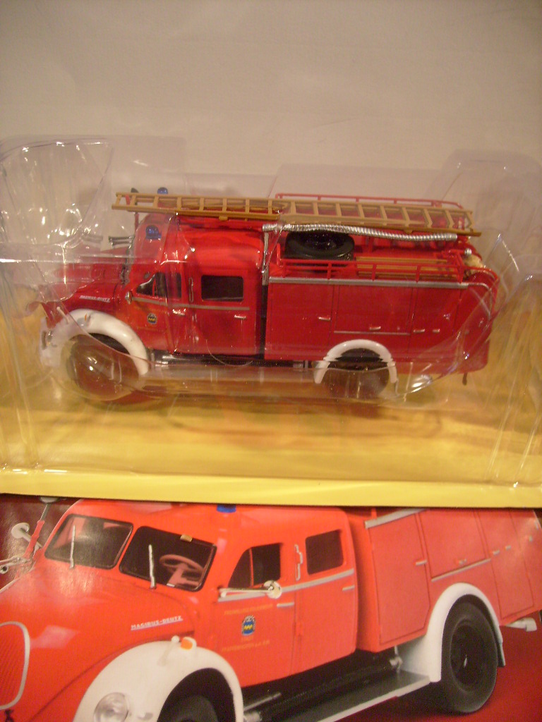 Les camions et véhicules des sapeur-pompiers au 1/43 par Hachette  S7306432
