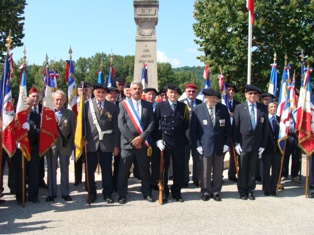 AG AVEC CEREMONIE DE L AMICALE DU BUGEYS  Dsc09313