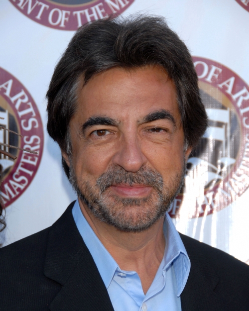 Joe Mantegna - Page 38 35473810