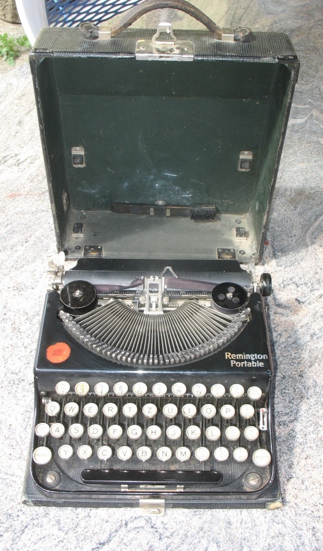Machine à écrire REMINGTON PORTABLE Img_7010