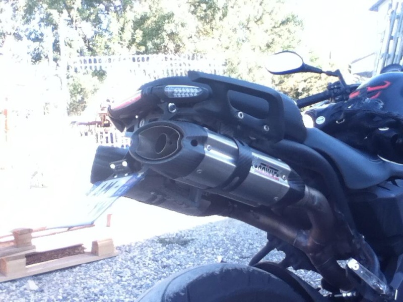 cherche akrapovic Mivv10