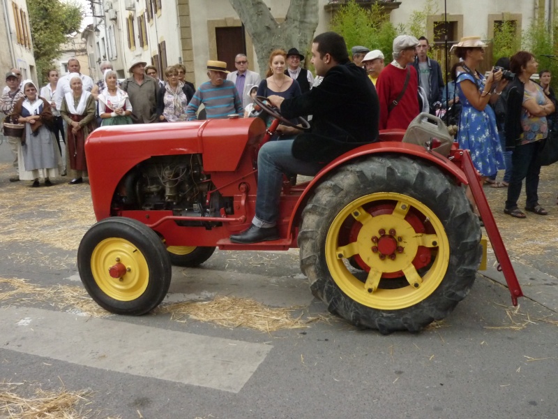 Défilé des vieux tracteurs Senas_13