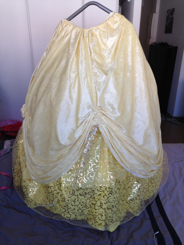 [costumes] Robes de Princesses et tenues de Princes - Page 21 Img_0610