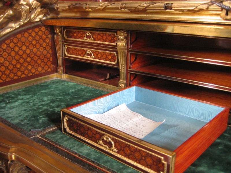 Les meubles de Louis XVI Img_0112