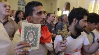 pour - IRAQ : PERSECUTION DES CHRETIENS - Page 2 Les_mu10