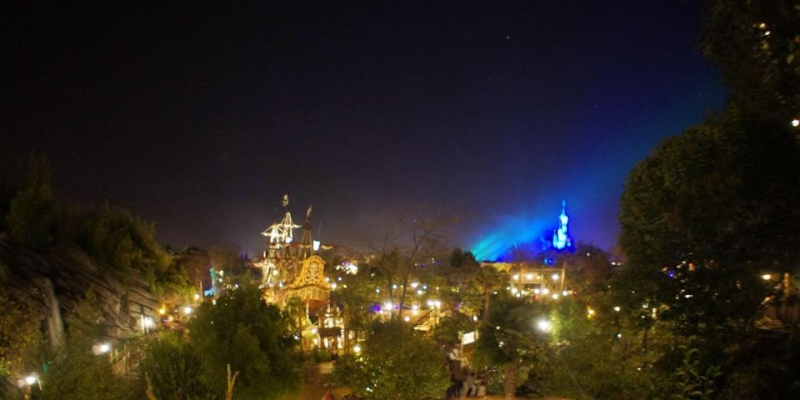 Vos photos nocturnes de Disneyland Paris - Page 4 10426010