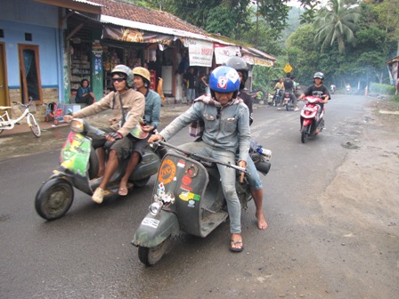 DARI PURBALINGGA KE BANJARNEGARA - Page 2 Vespa_24