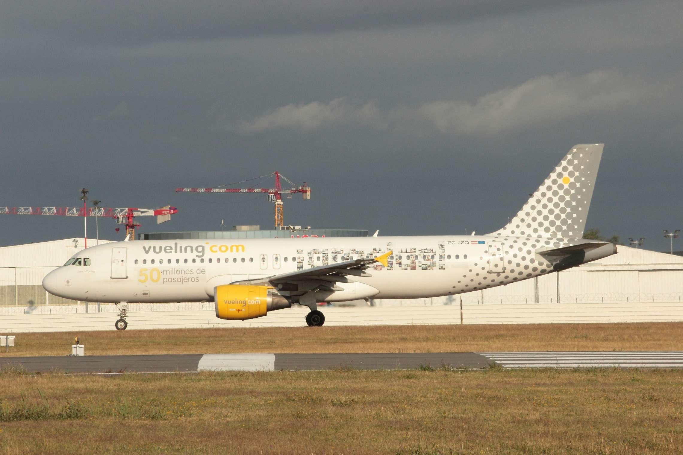 [13/07/2014] Airbus A320 (EC-JZQ) Vueling Airlines "I want to Vueling" Nantes23