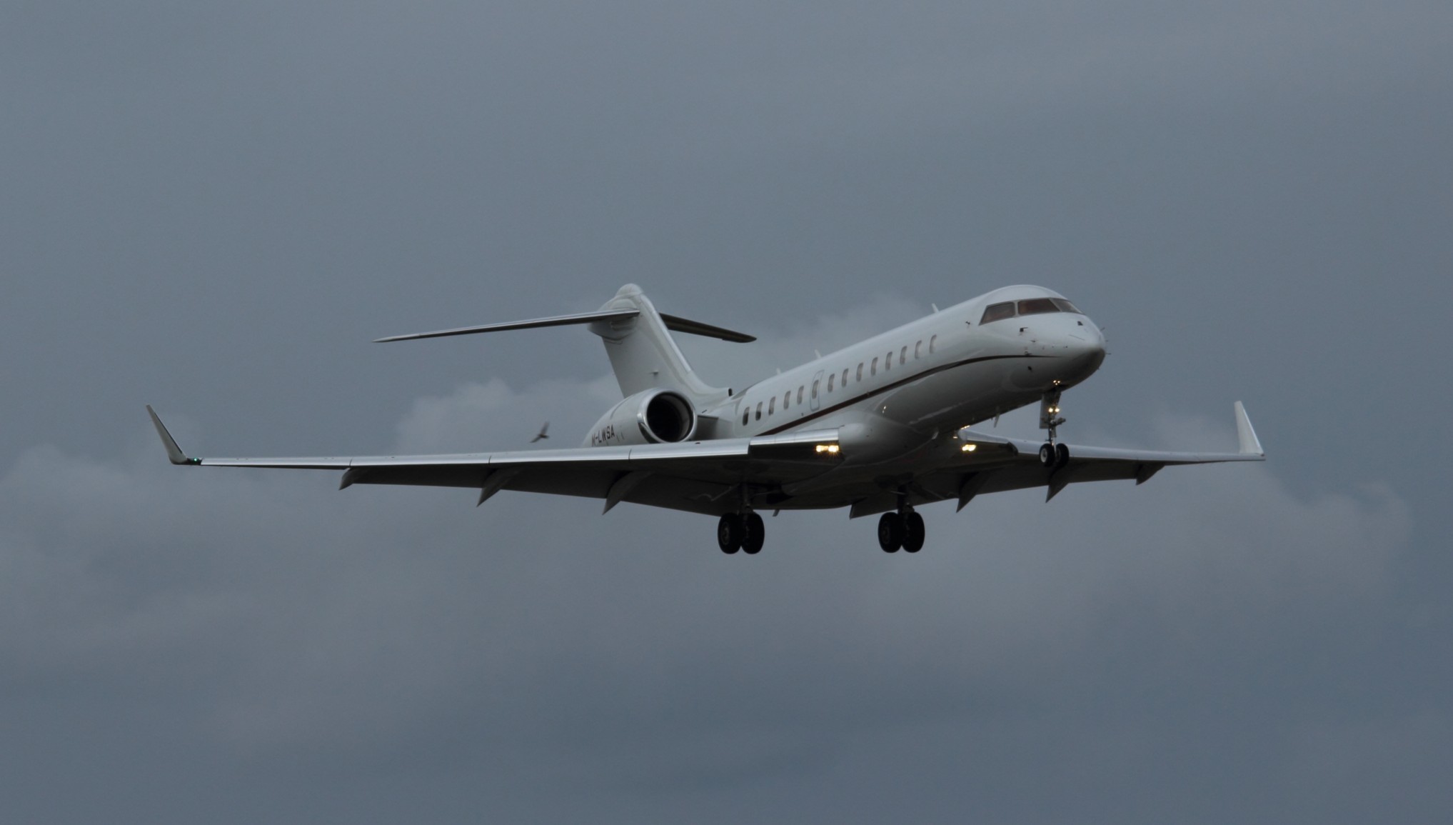[14/08/2014] Bombardier BD-700-1A10 Global Express (M-LWSA) Premium Jet   Nantes46