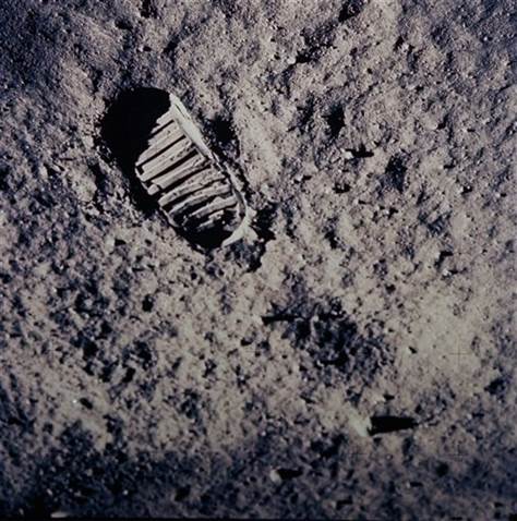 Triste nouvelle: Neil Armstrong vient de décéder à l'âge de 82 ans. Moonwa10