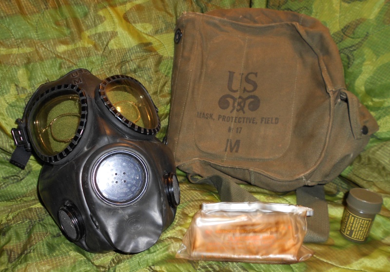 gaz mask m17 Dscn0112