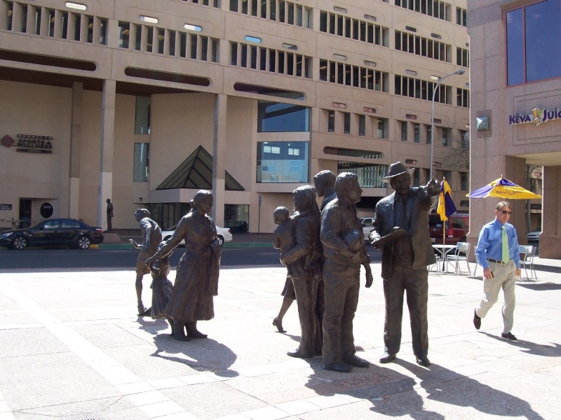 Sculptures "Sidewalk Society" et "El Senador" à Albuquerque, Nouveau Mexique - Etats-Unis Abq_ci10