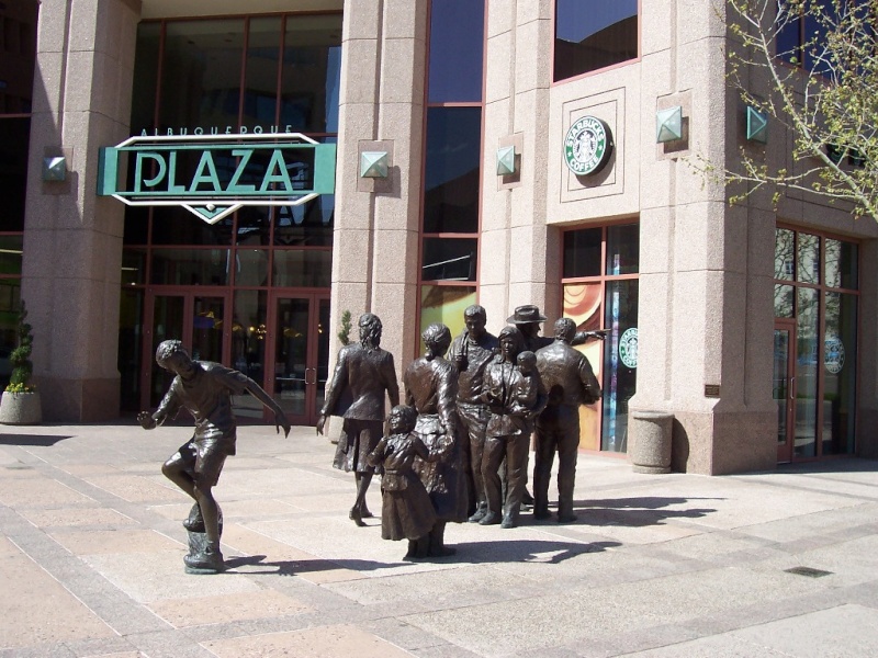 Sculptures "Sidewalk Society" et "El Senador" à Albuquerque, Nouveau Mexique - Etats-Unis Abq_ci11