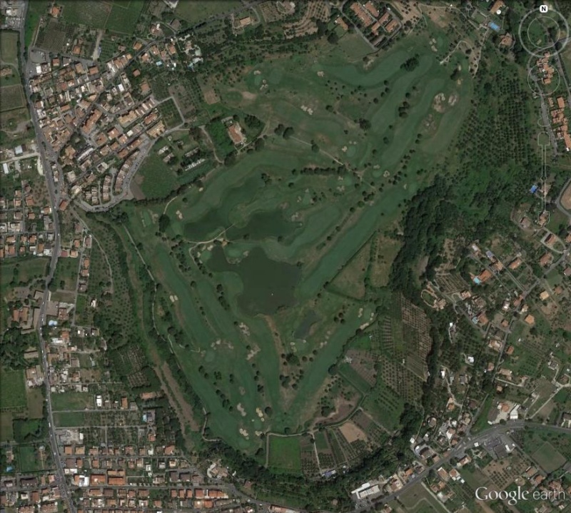 Les golfs découverts dans Google Earth Lago_d10
