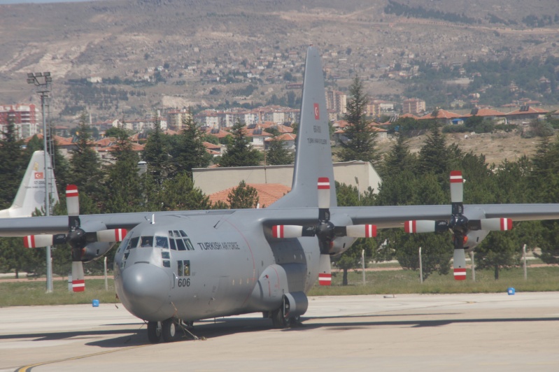 A400M turc parmi ses anciens C130 et Transall ( Kayseri ) Dsc00325