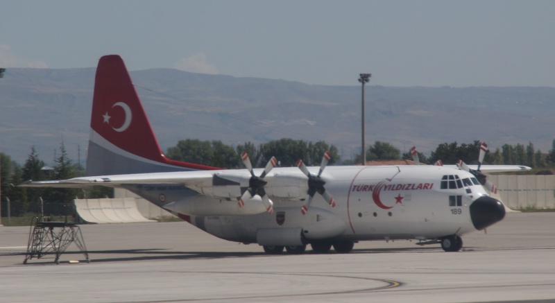 A400M turc parmi ses anciens C130 et Transall ( Kayseri ) Dsc00332