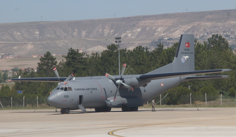 A400M turc parmi ses anciens C130 et Transall ( Kayseri ) Dsc00345