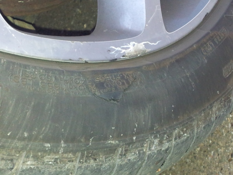 pneu endommagé au niveau du flanc 20140910