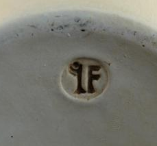 Vase au masque mongramme à identifier YF ? Image_18