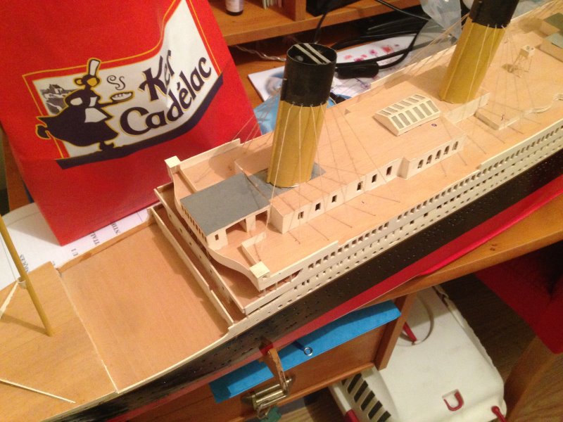 construction du queen mary 2 au 1/400 de chez revell - Page 5 Img_0833