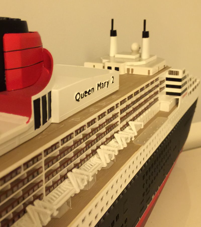 construction du queen mary 2 au 1/400 de chez revell - Page 9 Img_1034