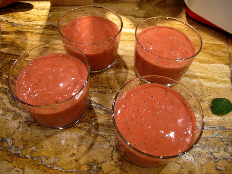 حساء الفراولة بالنعناع Soupe-13