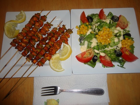 الطبق التركي شيش طاووق مباشرة من مطبخ سناءووووو Dsc01638