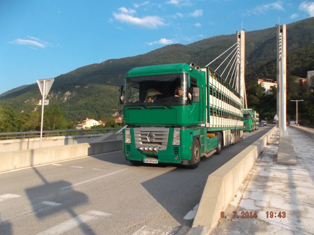 En avant les camionneurs moutonniers du sud-est. 04215